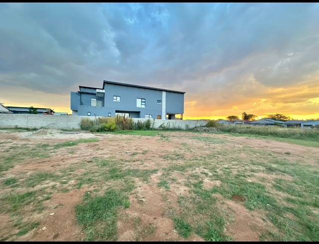 658M² VACANT LAND FOR SALE IN BENDOR